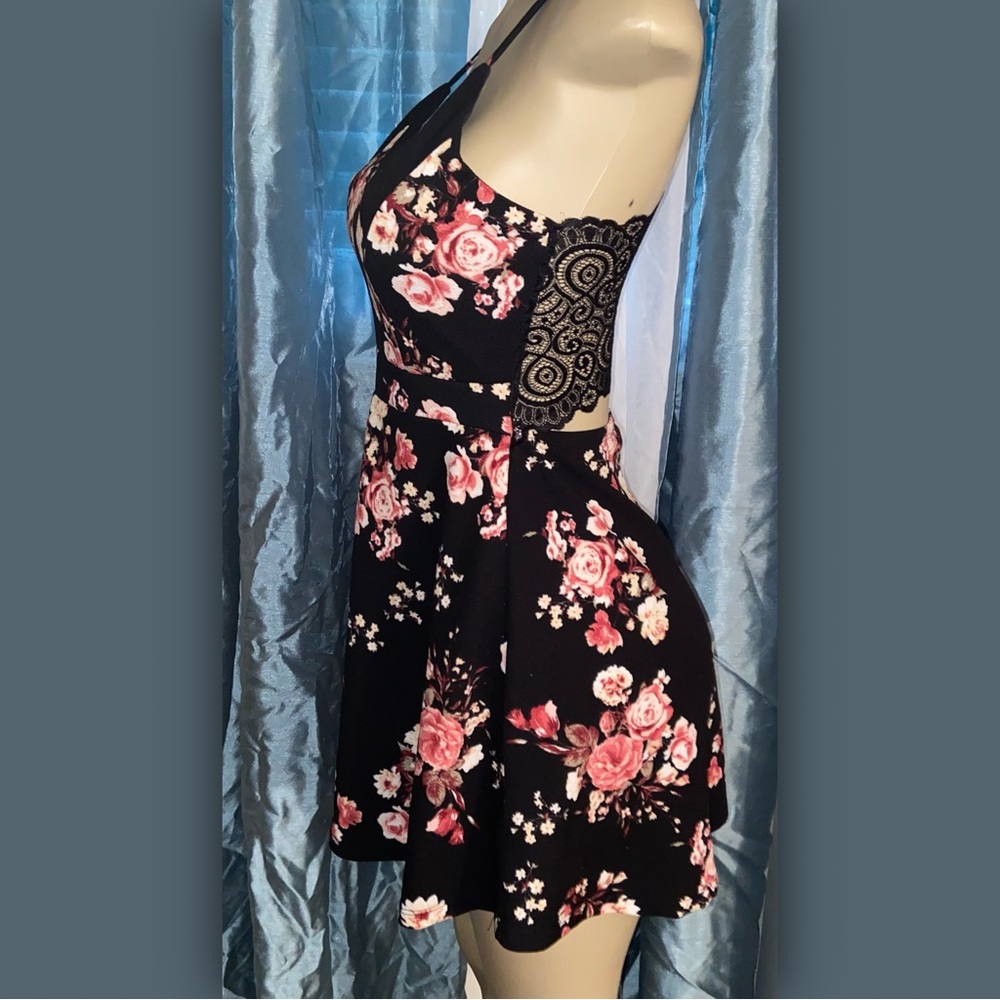 BLACK FLORAL DRESS 👗 - Picture 7 of 7